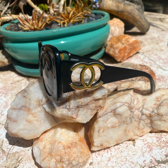 Chanel Vintage large frame sunglasses - Picture 1 of 14